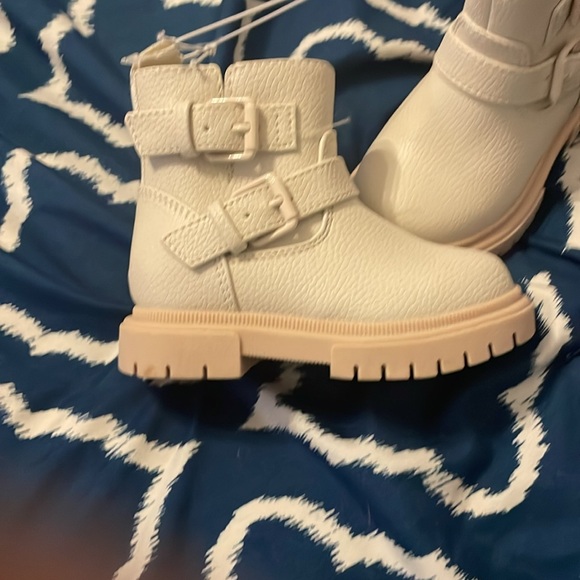 Cat and Jack shoes - Picture 4 of 4